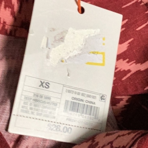 NWT Knox Rose Burgundy Hibiscus Print Button Front Shirt Size XS - Picture 6 of 6